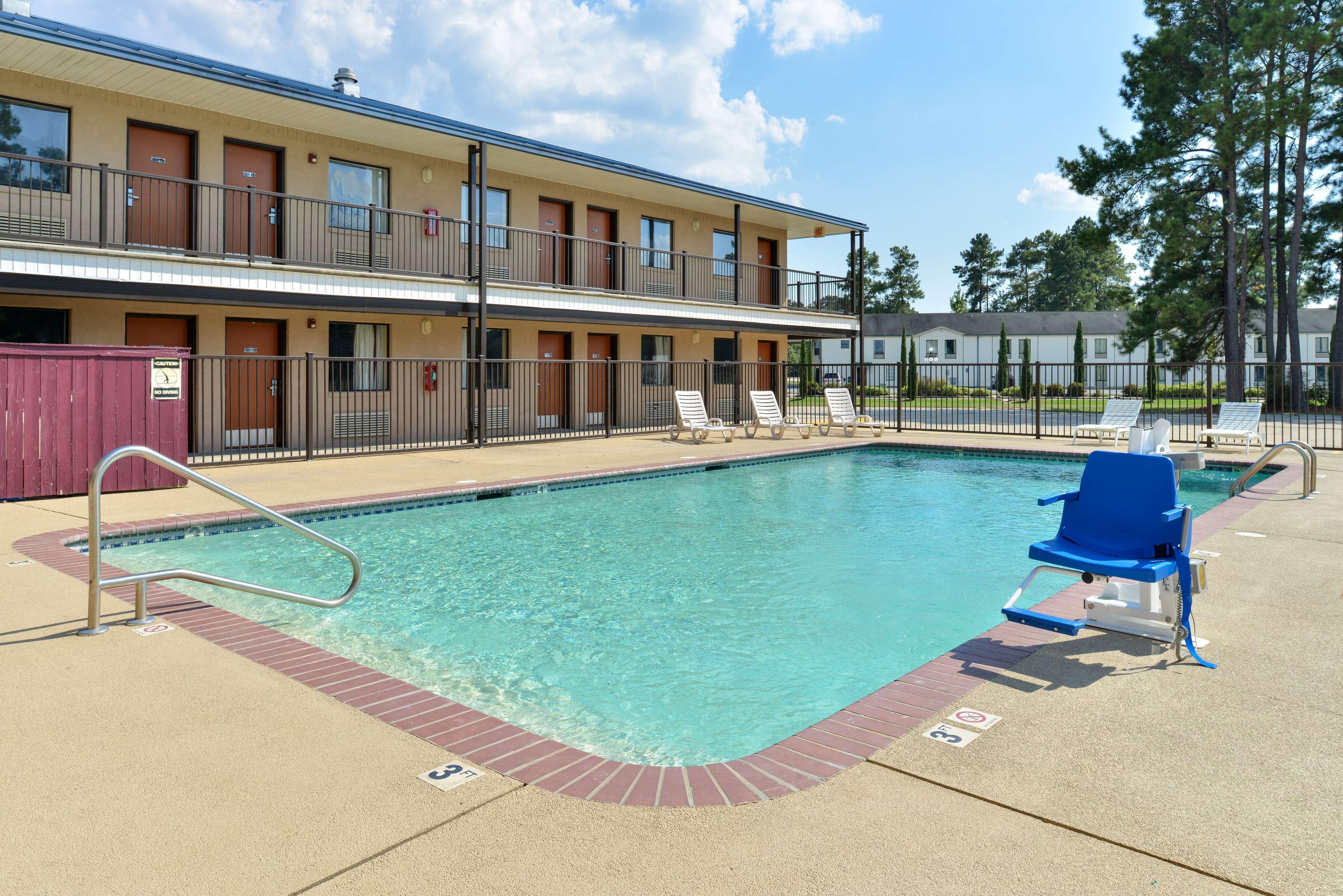 Vila Gale Cabo Cabo de Santo Agostinho Exterior photo The swimming pool at the Econo Lodge in Gulfport, Mississippi